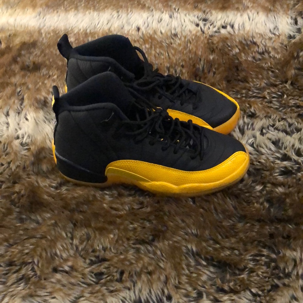 AIR JORDAN 12 RETRO University gold